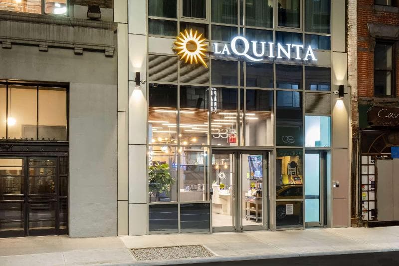 La Quinta Inn & Suites by Wyndham Times Square South 2