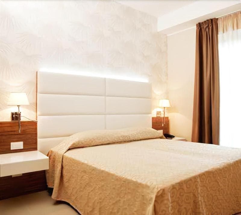 SHotel 4