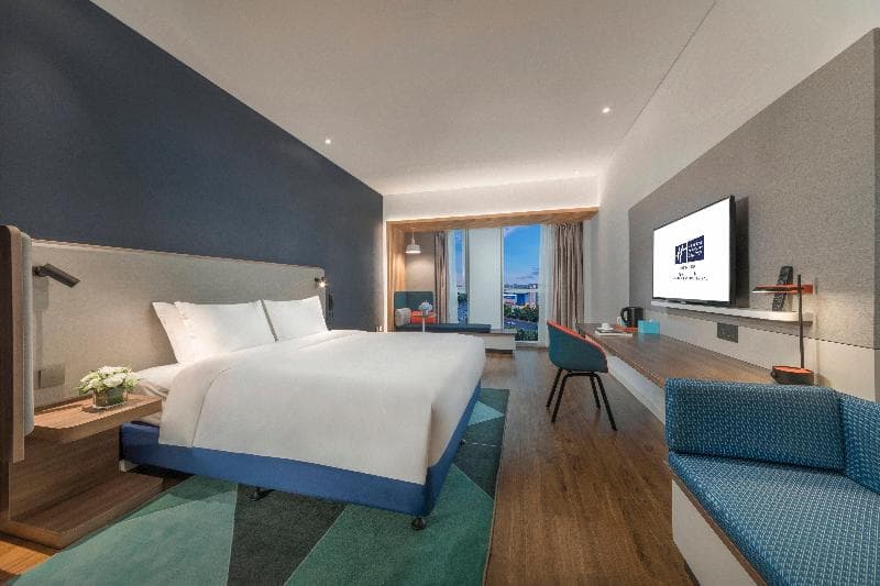Holiday Inn Express Qingdao Chengyang Central photo 1