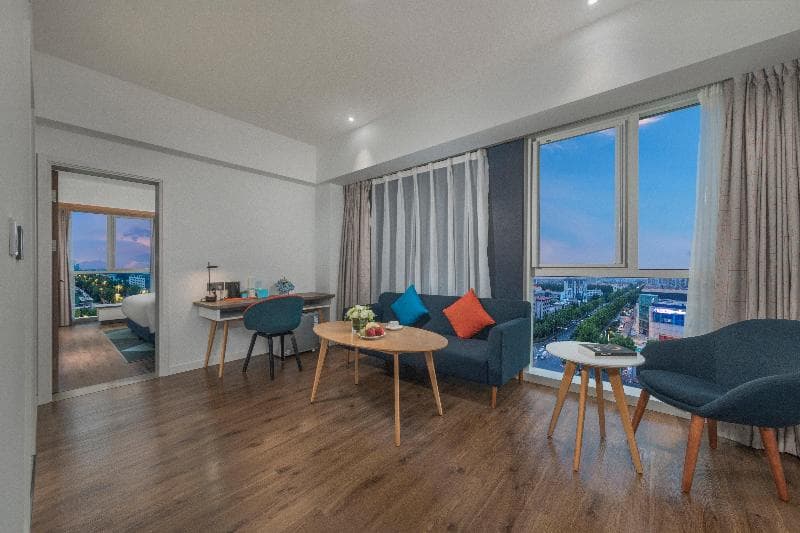Holiday Inn Express Qingdao Chengyang Central 5