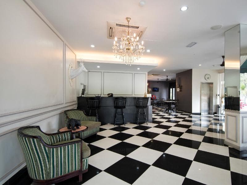 Luscious Hotel 5