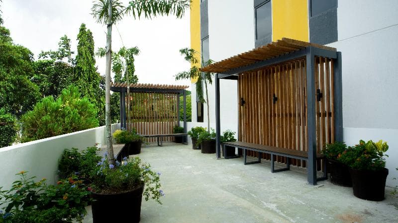 Yello Hotel Multi-Use photo 1