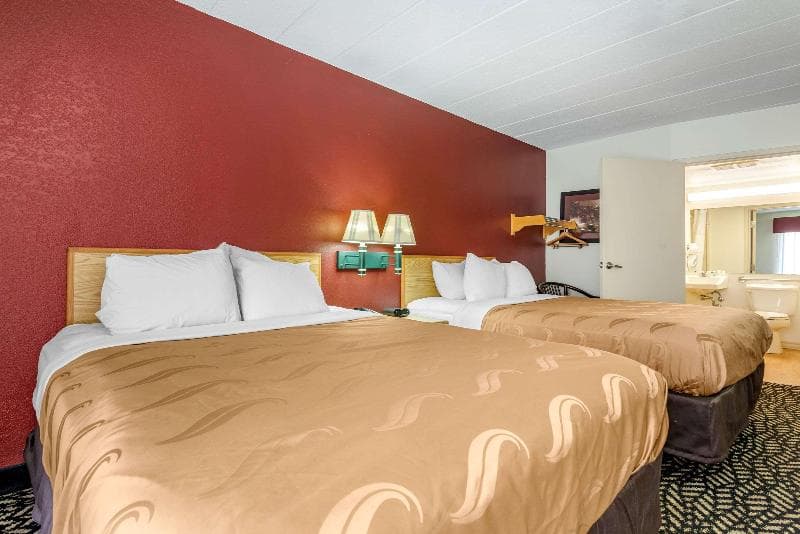 Quality Inn 4