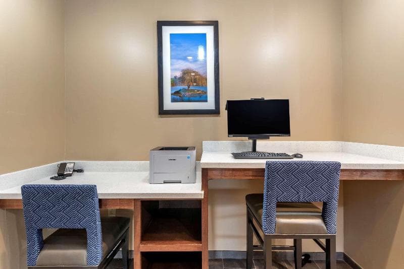 Comfort Suites photo 1