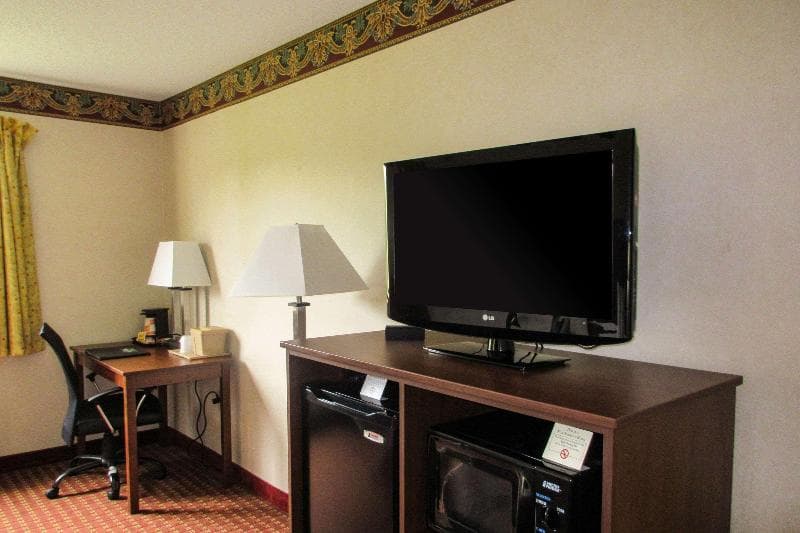 Quality Inn Sawyer 5