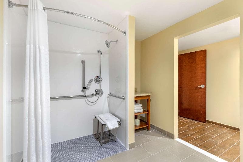 Comfort Suites photo 1