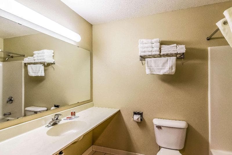 Econo Lodge 1