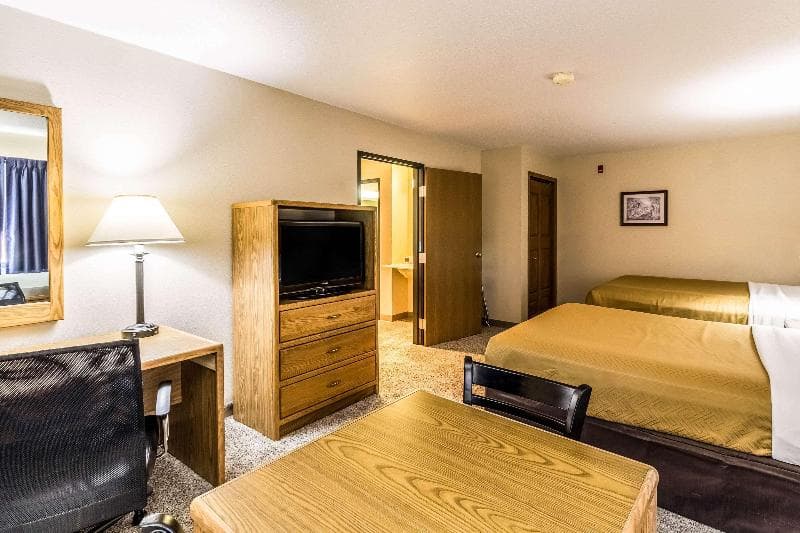 Econo Lodge 4