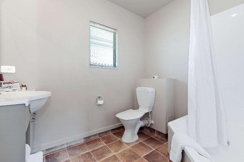 Quality Suites Ashburton 5