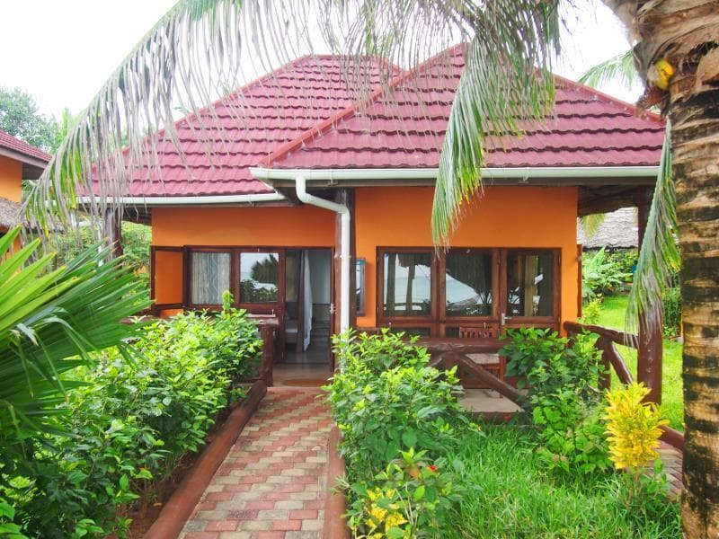 Mnarani Beach Cottages 4