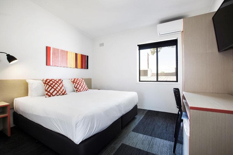 Villawood Hotel 5