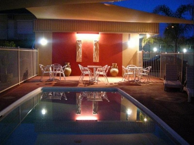 Desert Sand Motor Inn 2