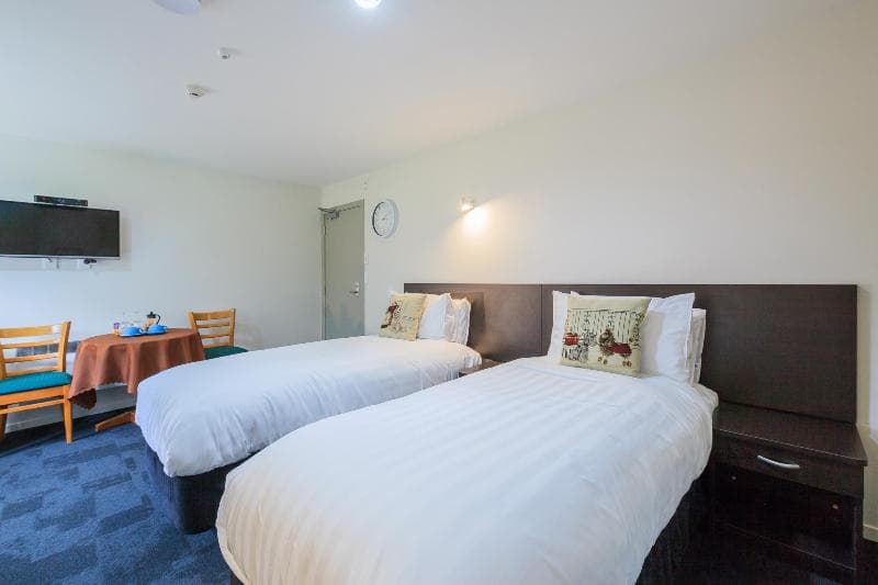 Greenlane Motel 5