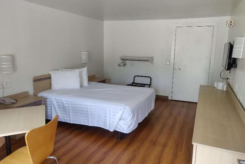 Travelodge By Wyndham Fayetteville photo 1