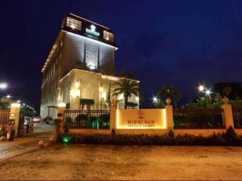 Nidhivan Sarovar Portico 3