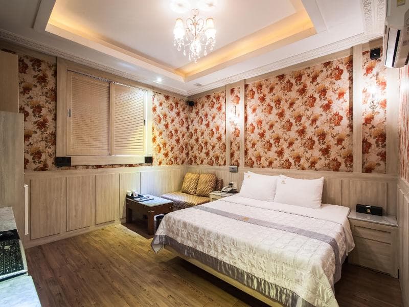 Aura Hotel 5