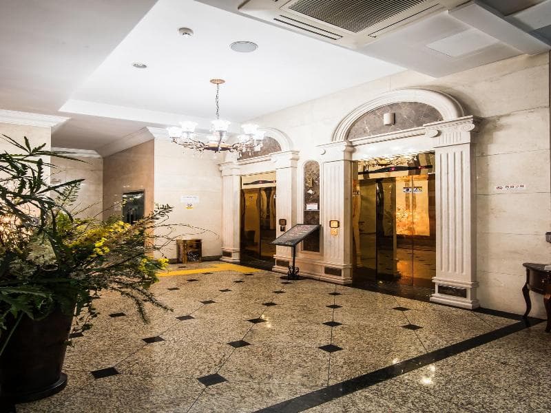 Aura Hotel main