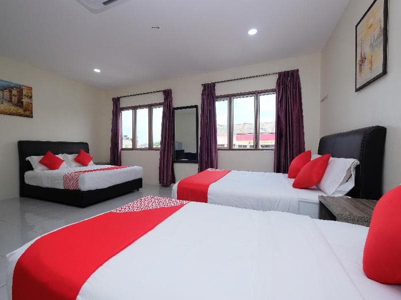 Q Hotel main