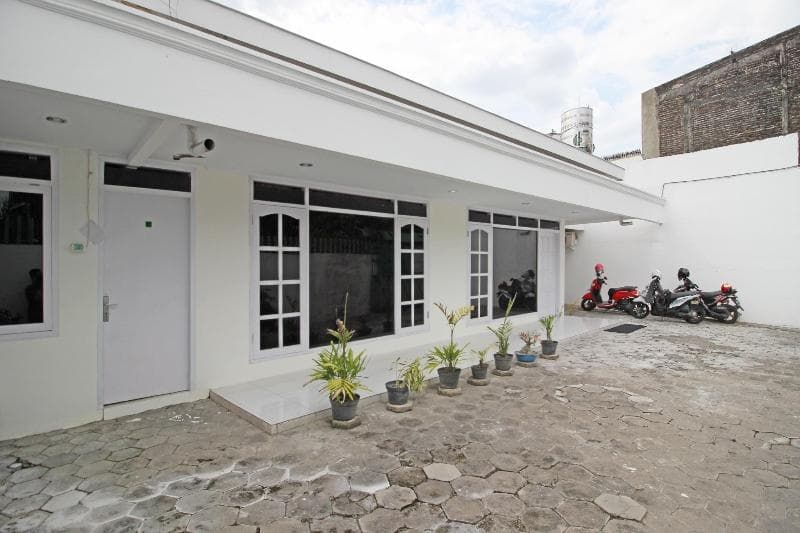 Reddoorz Near Terminal Tirtonadi photo 1