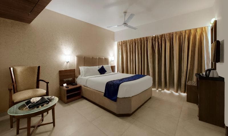 Central Beacon Hotel Surat 3