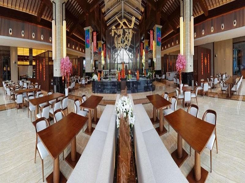Forest City Golf Hotel main