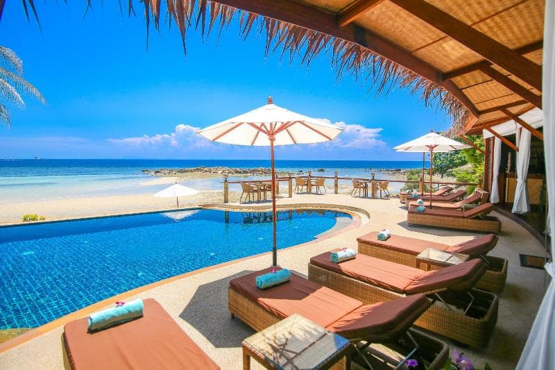 Beyond The Blue Horizon Resort 4