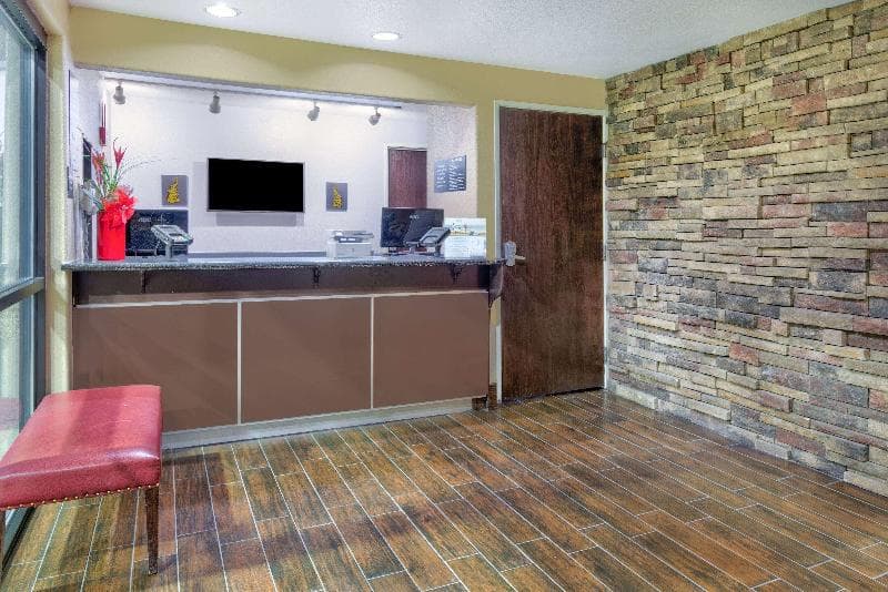 Super 8 By Wyndham New Braunfels I-35 photo 1