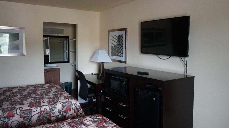 Village Motor Inn 4