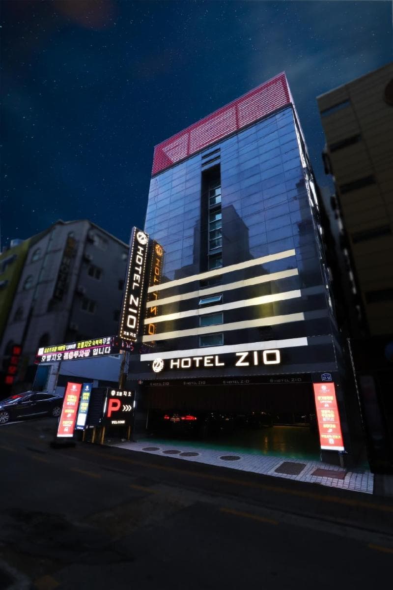 Zio Hotel main