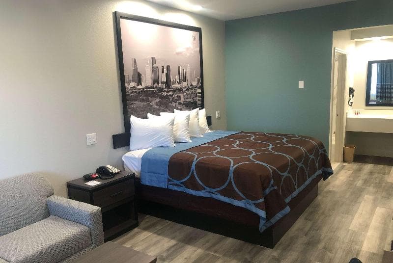 Super 8 By Wyndham Spring/North Houston 5
