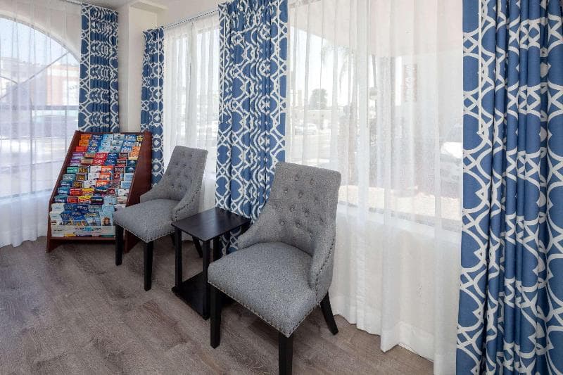 Travelodge By Wyndham Harbor City 4