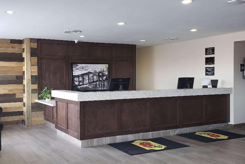 Super 8 by Wyndham Spruce Grove 3