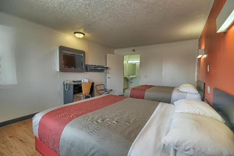 Motel 6 Lima 2