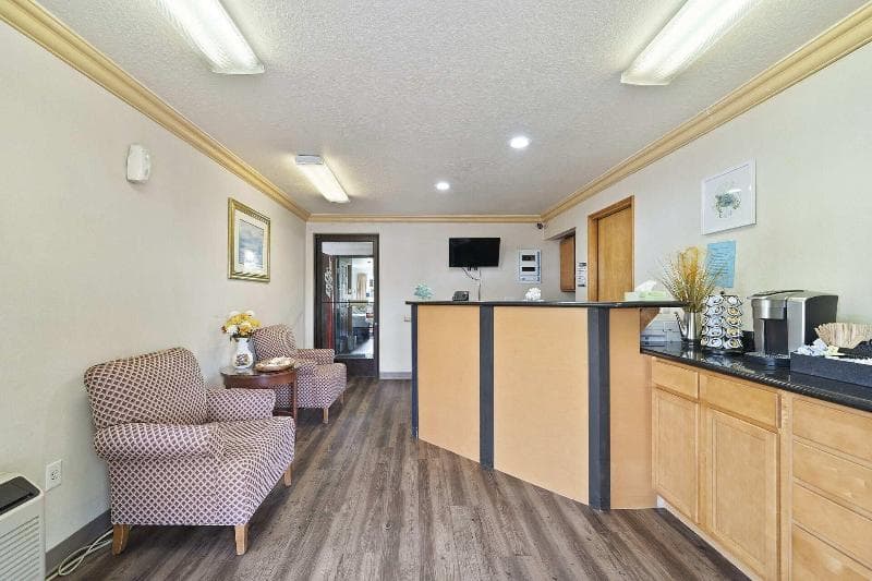 Garibaldi Inn At The Bay 3