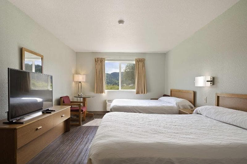 Garibaldi Inn At The Bay 2