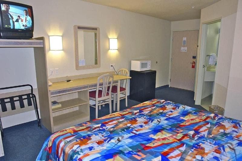 Motel 6 Redmond 3