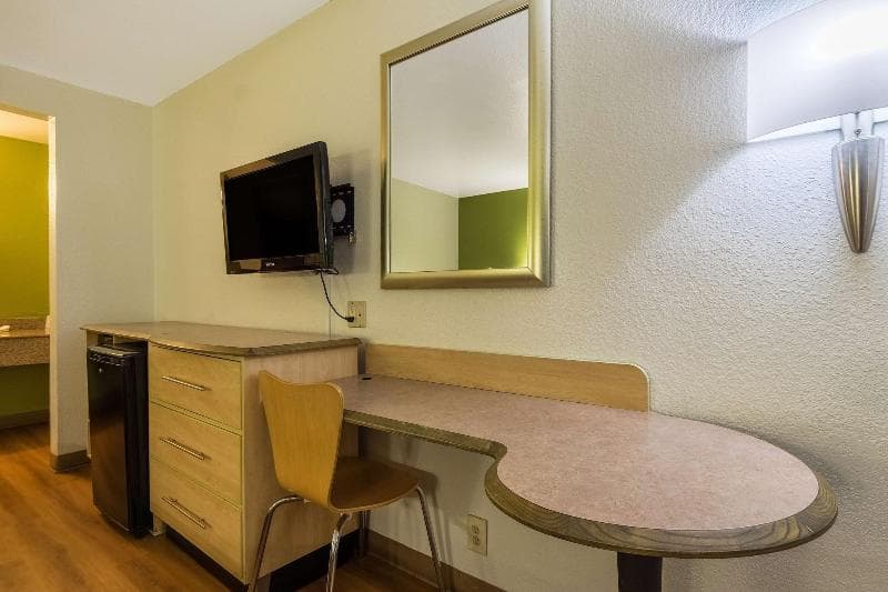 Motel 6 Buttonwillow Central main