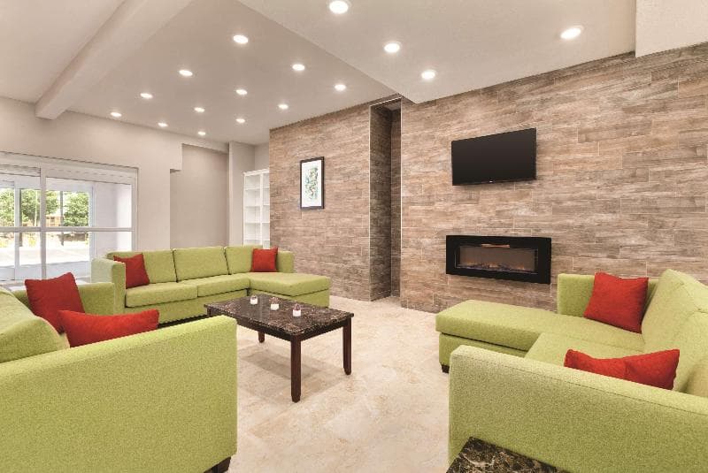 Country Inn & Suites by Radisson, Greensboro, NC 5
