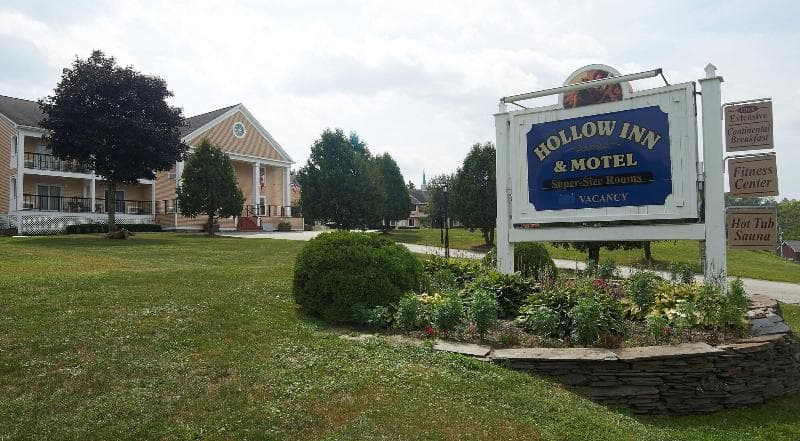 Hollow Inn And Motel 5