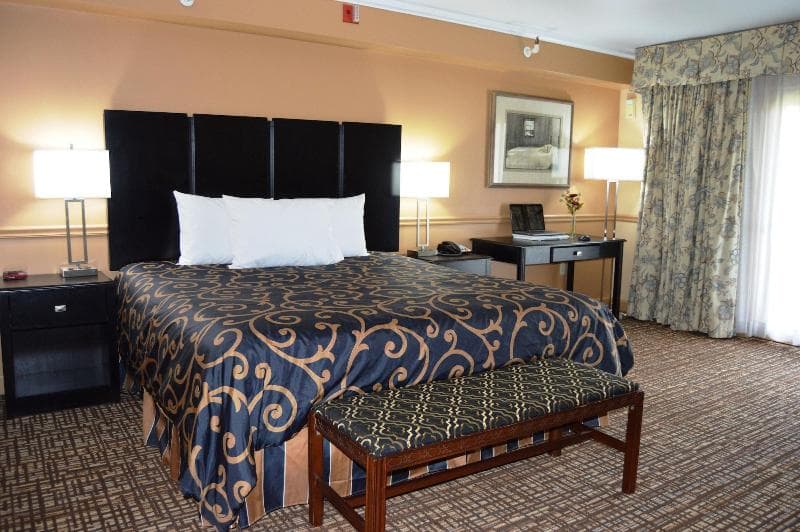 Hollow Inn And Motel 3