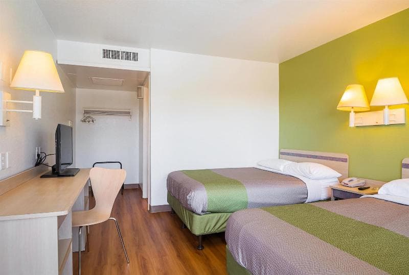 Motel 6 Pueblo I 25 3