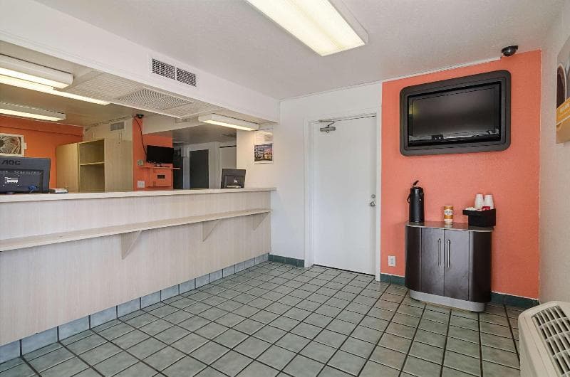 Motel 6 Topeka Northwest photo 1