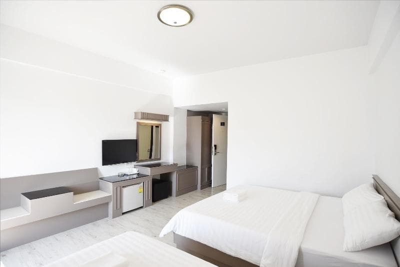 Hi-Season Hotel photo 1