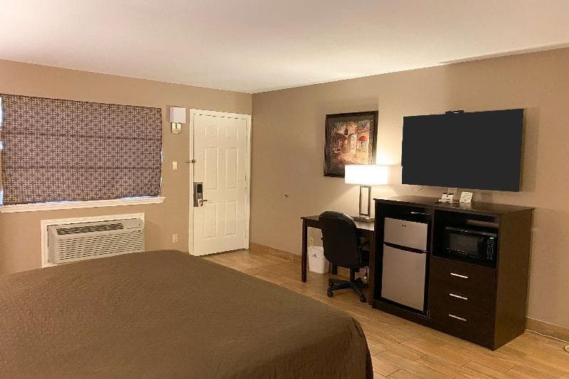 Americas Best Value Inn 4