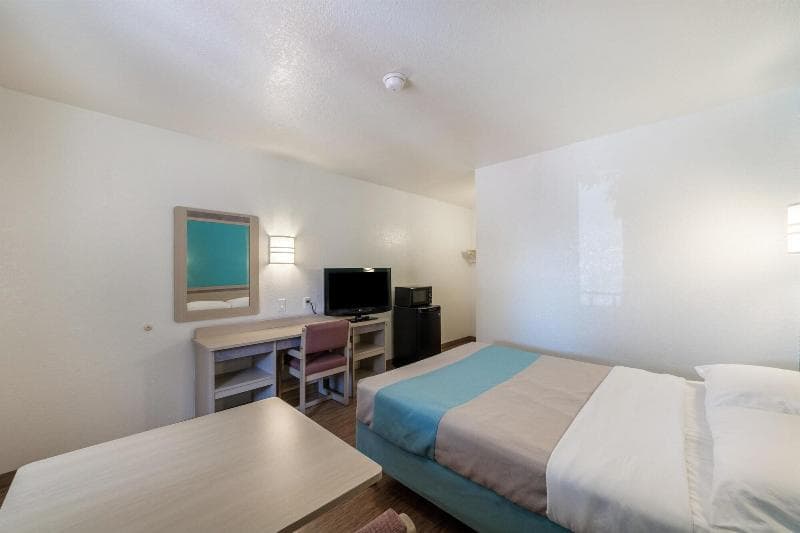 Motel 6 Del Rio 3
