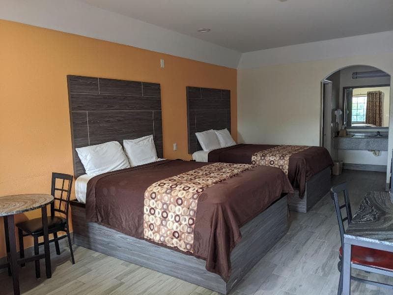 Regency Inn And Suites Galena 5