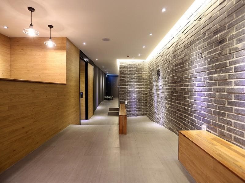 Hotel 8 Hours (Adults Only) main