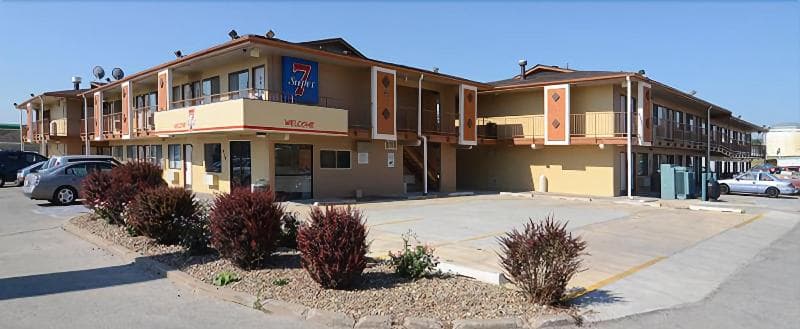 Super 7 Motel 3