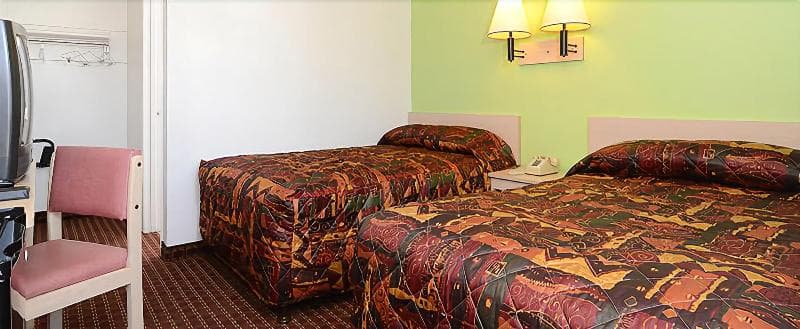 Super 7 Motel 1