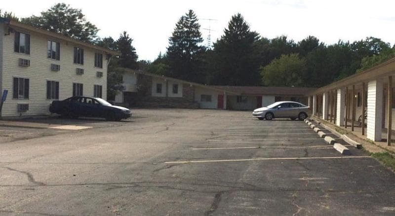 Rapids Inn & Suites photo 1
